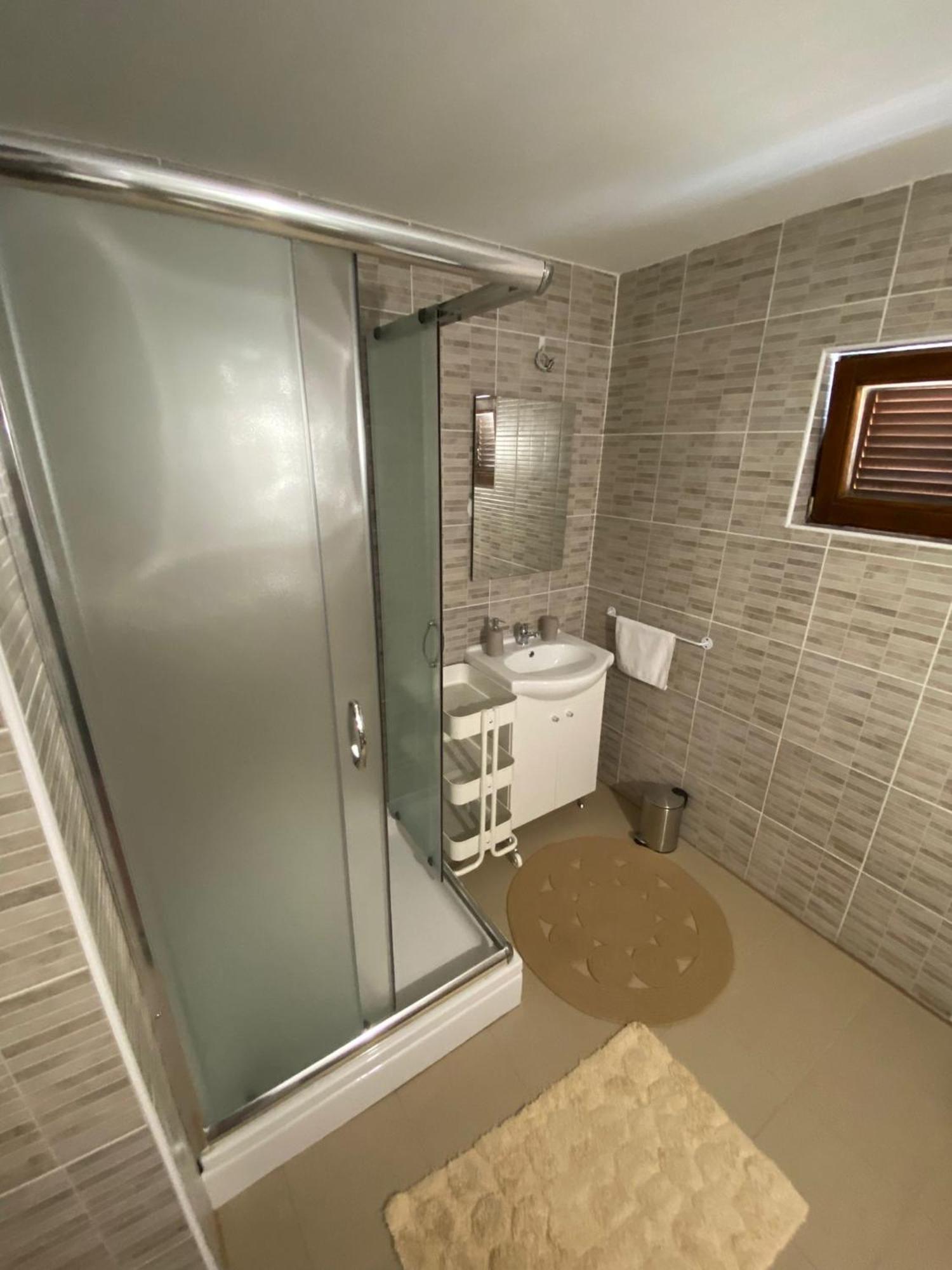 Apartmani Anka Gornji Karin Exterior photo