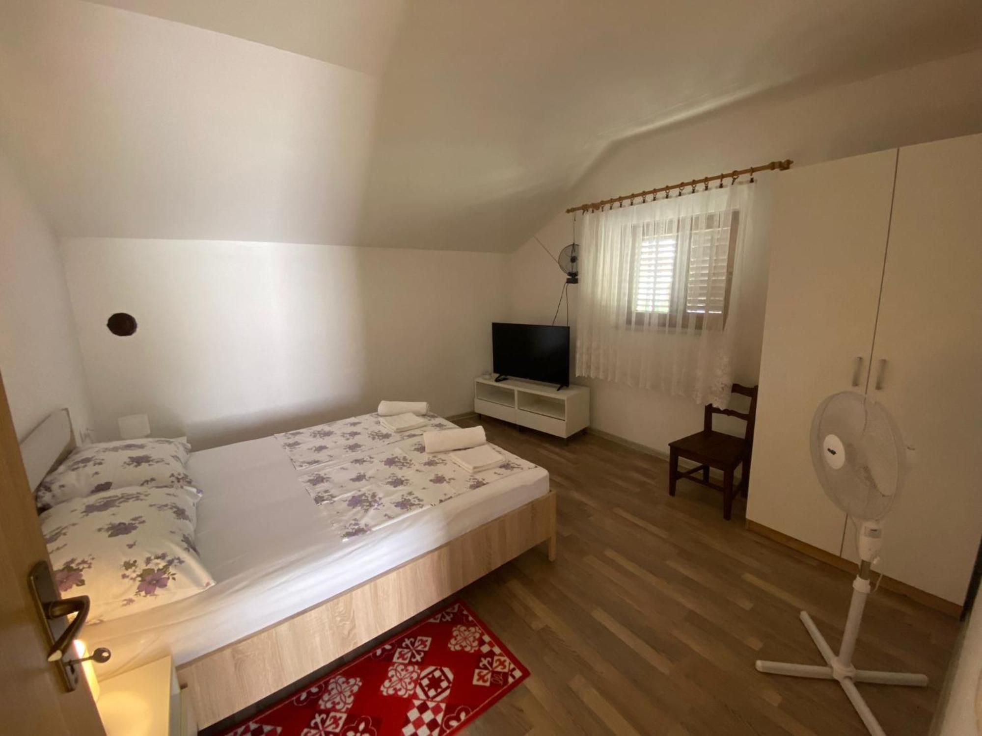Apartmani Anka Gornji Karin Exterior photo