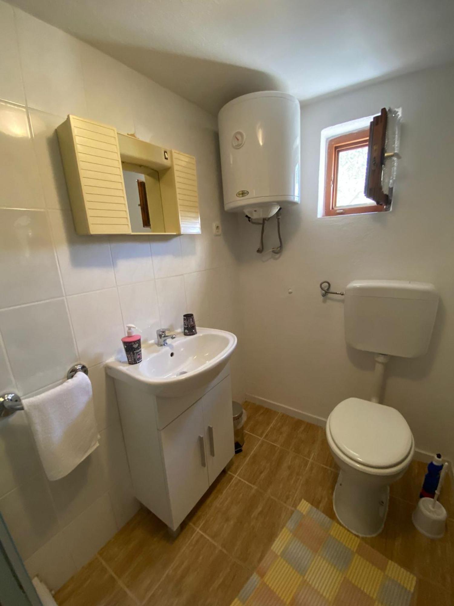 Apartmani Anka Gornji Karin Exterior photo
